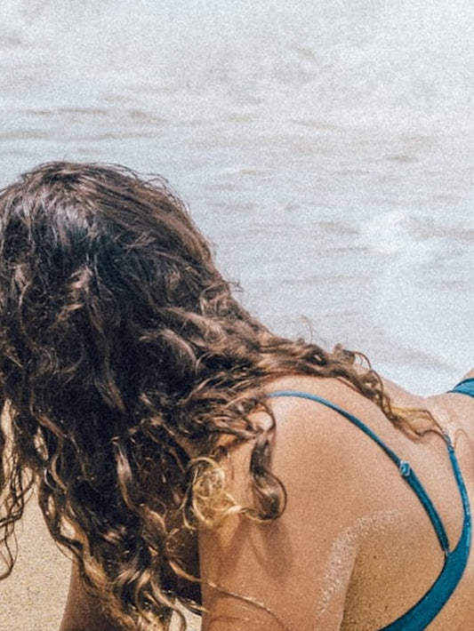 Bikini triángulo anudado